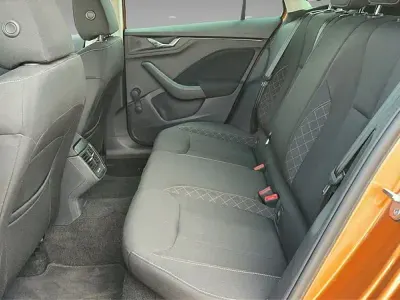 Usado Skoda Kamiq Ambition 110 CV (80 kW) 2022 Naranja SUV
