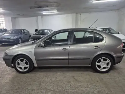 Używany Seat Leon 105 KM (77 kW) 2002 Szary Hatchback