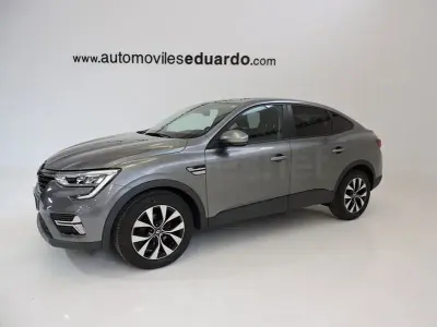 Usado Renault Arkana Intens 140 CV (102 kW) 2022 Gris / plata SUV