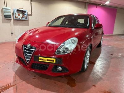 Rojo Usado 2015 Alfa Romeo Giulietta Distinctive Berlina | 9499 € (Un poco caro)