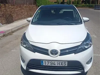 Usado Toyota Verso Advance 112 CV (82 kW) 2014 Blanco Monovolumen