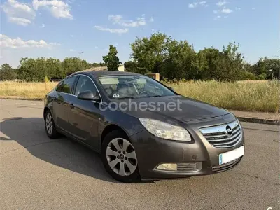 Usado Opel Insignia Cosmo 130 CV (95 kW) 2009 Gris / plata Berlina