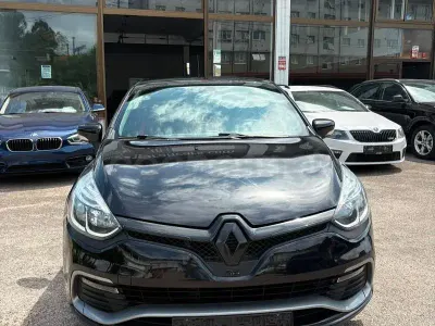 Usado Renault Clio IV Trophy 220 CV (161 kW) 2016 Negro Berlina