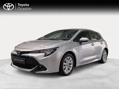 Usado Toyota Corolla Active 140 CV (102 kW) 2024 Plateado Berlina