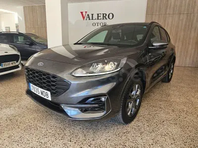 Usado Ford Kuga ST-Line 225 CV (165 kW) 2023 Gris / plata SUV