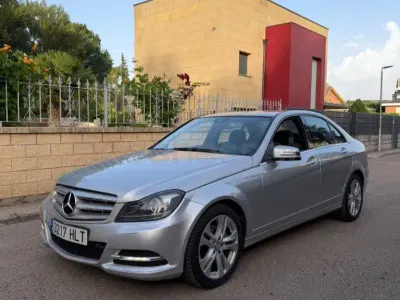 Usado Mercedes C220 Avantgarde 170 CV (125 kW) 2012 Gris / plata Berlina