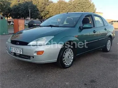 Usado Ford Focus Ambiente 100 CV (73 kW) 2000 Verde Berlina