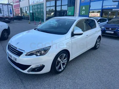 Usado Peugeot 308 Allure 120 CV (88 kW) 2017 Blanco Berlina