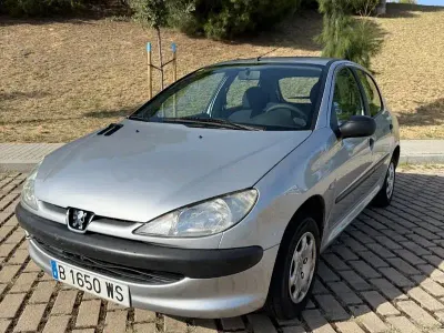 Usado Peugeot 206 75 CV (55 kW) 2000 Gris / plata Berlina