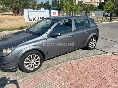 Usado Opel Astra Enjoy 100 CV (73 kW) 2005 Gris / plata Berlina