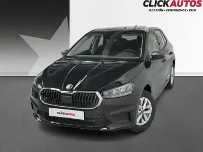 Usado Skoda Fabia Essence 95 CV (69 kW) 2025 Plata Utilitario