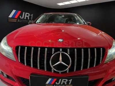 Usado Mercedes C180 Avantgarde 156 CV (114 kW) 2012 Granate Berlina