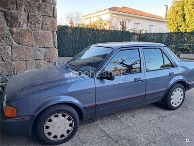 Usado Ford Orion Ghia 102 CV (75 kW) 1987 Azul Berlina