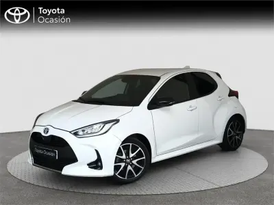 Usado Toyota Yaris Hybrid Style 116 CV (85 kW) 2022 Blanco Monovolumen