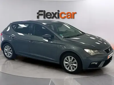Usado Seat Leon Reference 110 CV (80 kW) 2018 Gris Berlina