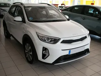 Usado Kia Stonic 100 CV (73 kW) 2024 Blanco SUV