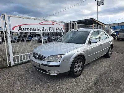 Usado Ford Mondeo Ghia 130 CV (95 kW) 2005 Gris / plata Berlina