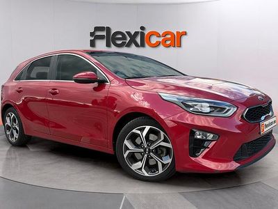 Begagnad Kia Ceed 136 HK (100 kW) 2021 Röd Halvkombi
