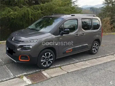 Usado Citroën Berlingo Shine 130 CV (95 kW) 2022 Gris / plata Monovolumen