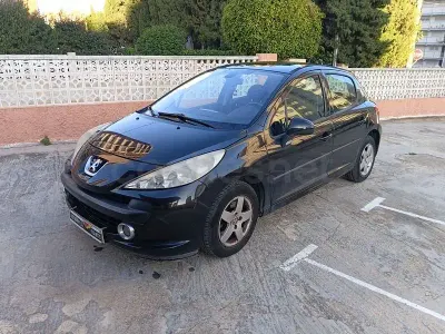 Usado Peugeot 207 95 CV (69 kW) 2008 Negro Berlina