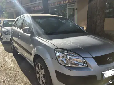 Usado Kia Rio Active 110 CV (80 kW) 2008 Gris / plata Berlina
