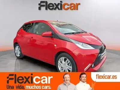 Usado Toyota Aygo X-play 72 CV (52 kW) 2018 Rojo Utilitario