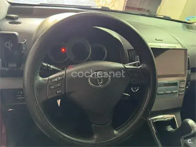 Usado Toyota Corolla Verso Sol 129 CV (94 kW) 2009 Rojo Monovolumen