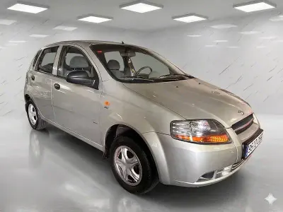 Usado Chevrolet Kalos SE 83 CV (61 kW) 2004 Gris / plata Berlina