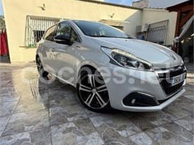 Usado Peugeot 208 GT-line 110 CV (80 kW) 2015 Blanco Utilitario