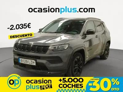 Usado Jeep Compass Night Eagle 130 CV (95 kW) 2022 Gris / plata SUV