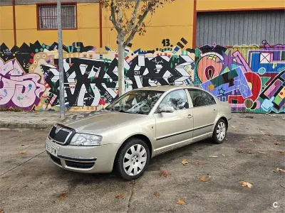 Usado Skoda Superb Elegance 130 CV (95 kW) 2005 Beige Berlina
