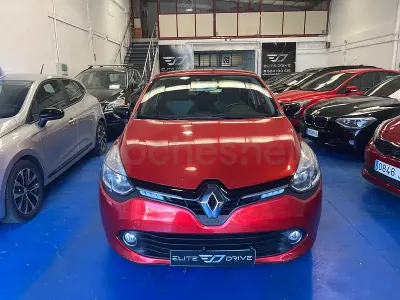 Usado Renault Clio IV Dynamique 90 CV (66 kW) 2015 Granate Berlina