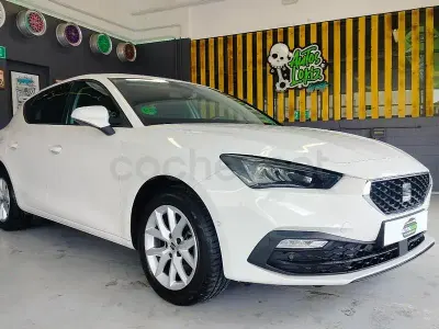 Usado Seat Leon Style 110 CV (80 kW) 2024 Blanco Berlina