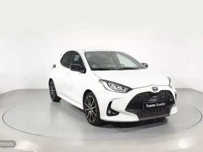 Usado Toyota Yaris Sport 116 CV (85 kW) 2022 Gris Utilitario
