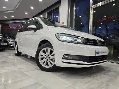 Usado VW Touran Advance 115 CV (84 kW) 2020 Blanco Monovolumen