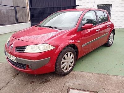Usado Renault Mégane II Dynamique 105 CV (77 kW) 2006 Rojo Berlina