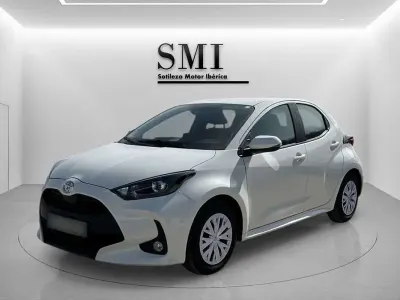Usado Toyota Yaris Business Edition 69 CV (50 kW) 2022 Blanco Utilitario