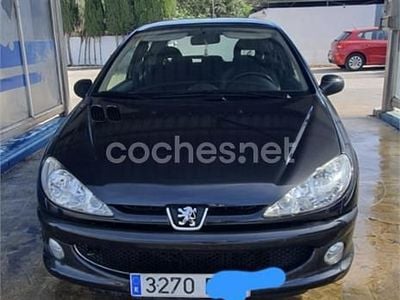 Usado Peugeot 206 90 CV (66 kW) 2006 Negro Berlina