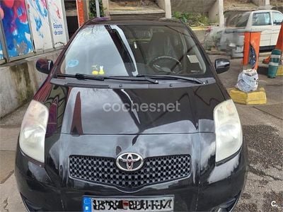 Usado Toyota Yaris Luna 87 CV (63 kW) 2006 Negro Berlina