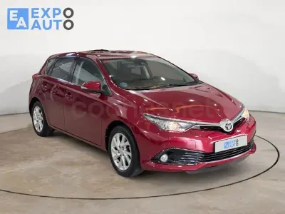 Begagnad Toyota Auris Business Edition 116 HK (85 kW) 2018 Röd Sedan