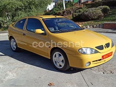 Usado Renault Mégane Coupé 110 CV (80 kW) 2000 Amarillo Coupe