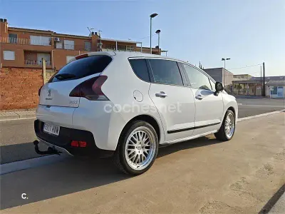 Usado Peugeot 3008 Allure 115 CV (84 kW) 2014 Blanco Familiar
