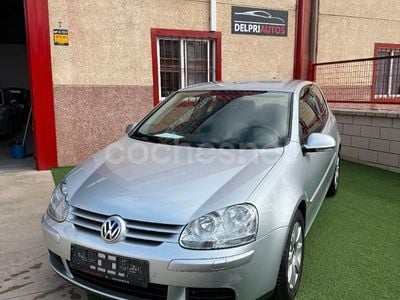 Usado VW Golf IV Highline 140 CV (102 kW) 2005 Gris / plata Berlina