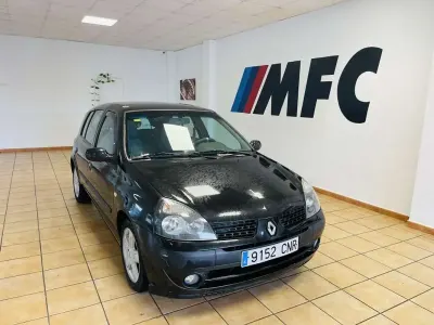 Usado Renault Clio 64 CV (47 kW) 2003 Negro Utilitario