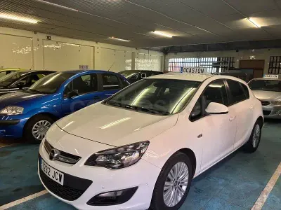 Usado Opel Astra Excellence 110 CV (80 kW) 2015 Blanco Berlina