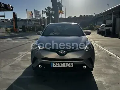 Begagnad Toyota C-HR
