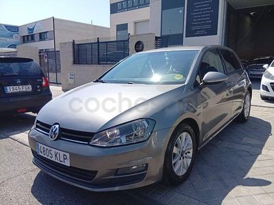 Usado VW Golf VII Advance 105 CV (77 kW) 2014 Gris / plata Berlina