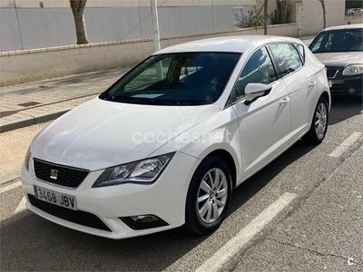 Usado Seat Leon Style 105 CV (77 kW) 2014 Blanco Berlina