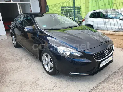Usado Volvo V40 Momentum 120 CV (88 kW) 2015 Azul Berlina