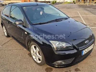 Usado Ford Focus Sport 115 CV (84 kW) 2006 Negro Berlina